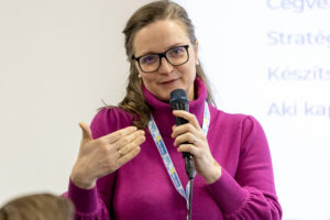 Segítek önmagadra hangolódni! Neisz Laura előadás Miskolcon